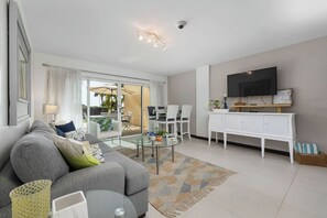 Smart TV, ping pong, books - Luxury Patio in Oceania Residences with view to Eagle Beach. (Oranjestad)