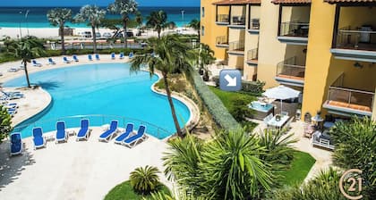 Luxury Patio in Oceania Residences with view to Eagle Beach.