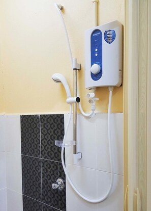 Standard Chalet, 1 Bedroom | Bathroom shower