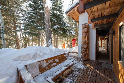 RMR: La Choumine 8 Condo in Teton Village / Steps from the Mountain!