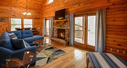 Dream Vacation Home on 2 acres w/hot tub - Close to beaches & wineries