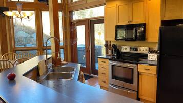 雪櫃、微波爐、焗爐、爐具