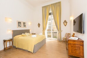 3 bedrooms, desk, iron/ironing board, travel crib - Prestigious Apartment at Via Barberini (Roma)
