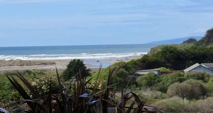 Edullinen perheystävällinen mökki rannalla