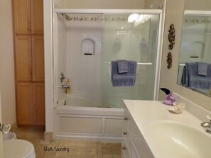 Combined shower/bathtub, hair dryer, towels, soap - Enjoy Fresh Ocean Breezes, No Crowds In Small Community Setting (Bodega Bay)