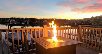 🌞Luxury East Facing Waterfront, Deck, Fishing, Near Yacht Club & Resort⛱