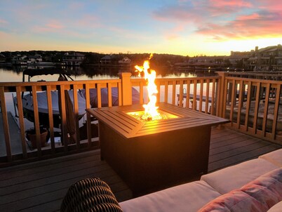 🌞Luxury East Facing Waterfront, Deck, Fishing, Near Yacht Club & Resort⛱