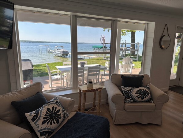 Smart-TV, DVD-Player, Stereoanlage