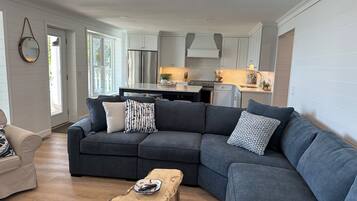 智能电视、DVD 播放器、立体声音响