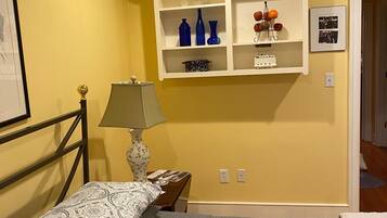 1 habitación, tabla de planchar con plancha, wifi gratis y ropa de cama