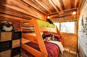 4 bedrooms, iron/ironing board, free WiFi, bed sheets - Eagle's Ridge Lodge- 7 MIN WALK TO PEAK 9 & DOWNTOWN (Breckenridge)