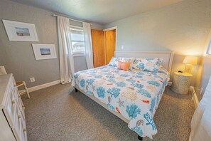 3 bedrooms, iron/ironing board, travel cot, free WiFi