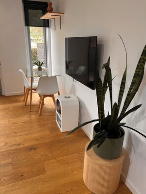 Executive Apartment, 1 Queen Bed, Terrace | Premium bedding, down comforters, individually decorated - Centrepoint Units Heidelberg (Heidelberg)