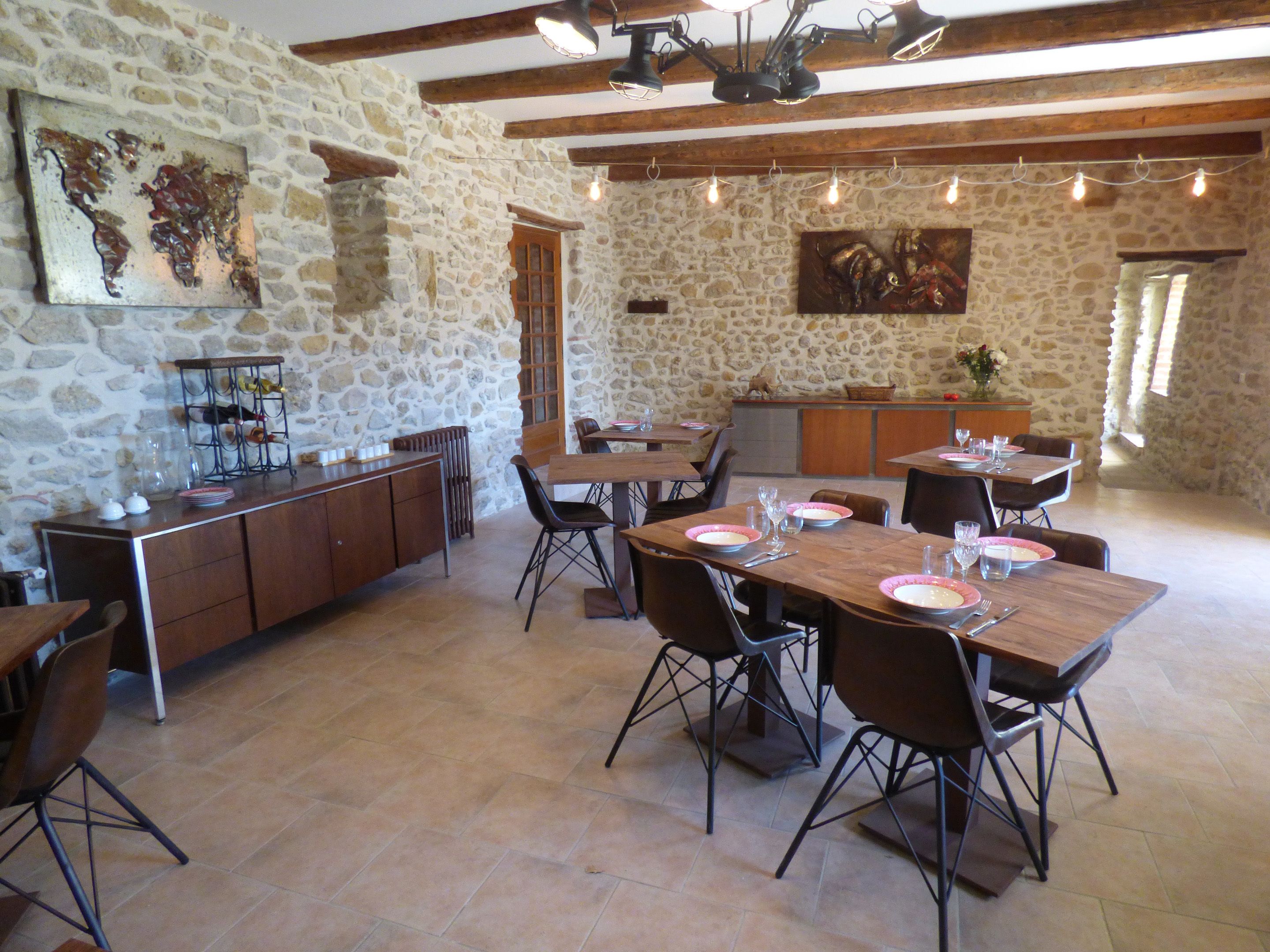 Breakfast and dinner served, French cuisine