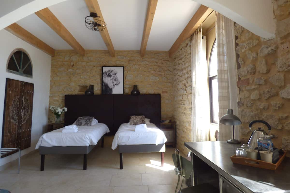 9 bedrooms, premium bedding, Select Comfort beds, in-room safe