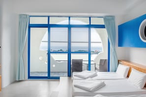 Standard-Vierbettzimmer, Meerblick | Schallisolierte Zimmer, kostenloses WLAN, Bettwäsche