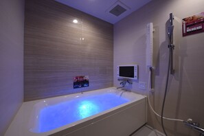 Basic Double Room | Bathroom | Separate bathtub and shower, jetted bath, free toiletries, hair dryer - Restay Onoji - Adults Only (Machida)