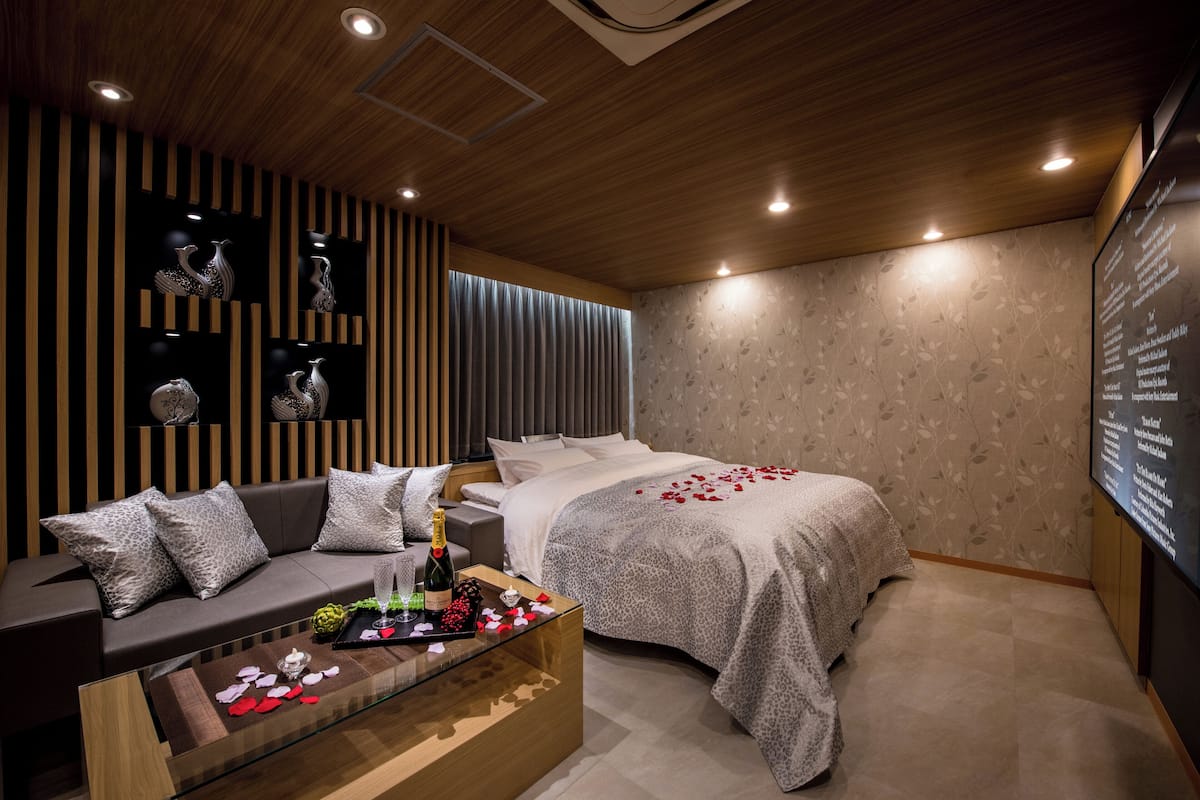 Down duvets, minibar, soundproofing, iron/ironing board