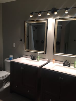Bathroom - Anglers Roost (Homer)