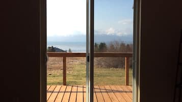 Rollaway beds, free WiFi, bed sheets