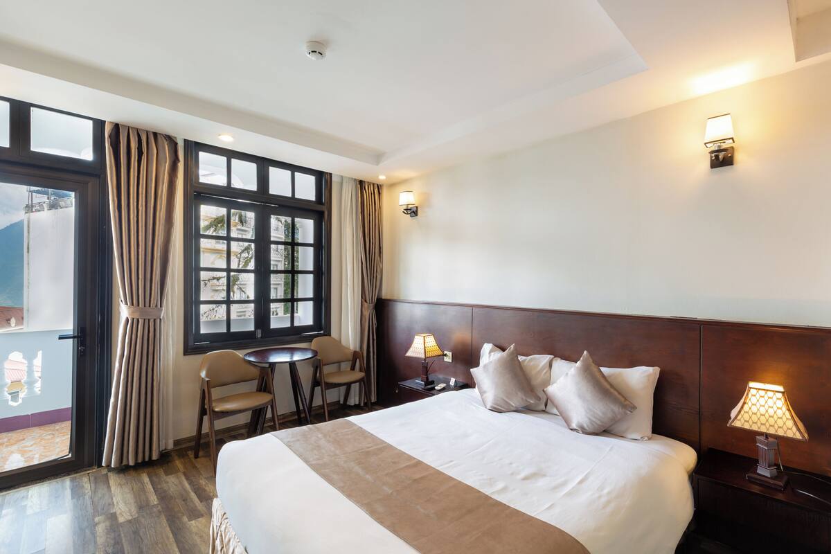 Superior Double Room | 1 bedroom, minibar, desk, laptop workspace