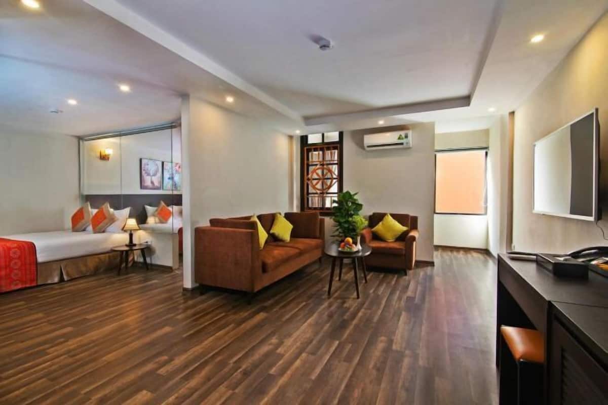 1 bedroom, premium bedding, memory-foam beds, minibar