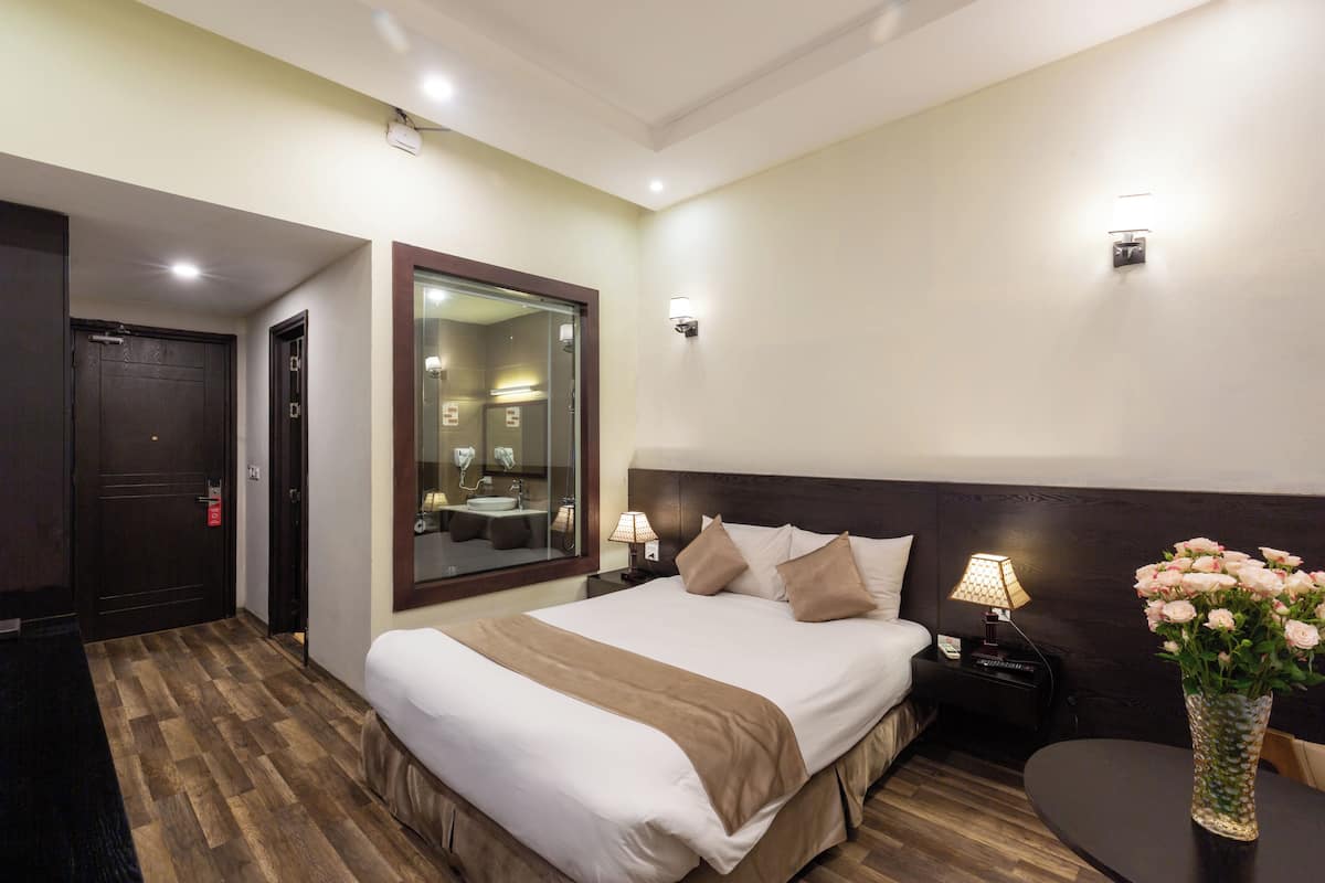 Standard Double Room | 1 bedroom, minibar, desk, laptop workspace