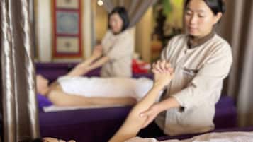 Behandelingskamers voor koppels, een bubbelbad, hotstone-massages