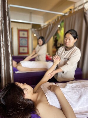 Couples treatment room(s), hot tub, hot stone massages, Thai massages - Lacasa Sapa Hotel (Sa Pa)