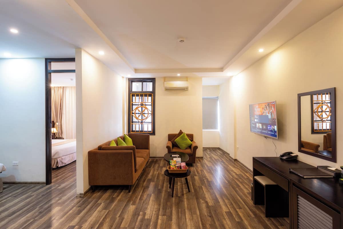 Family Suite, 2 Bedrooms | 1 bedroom, minibar, desk, laptop workspace