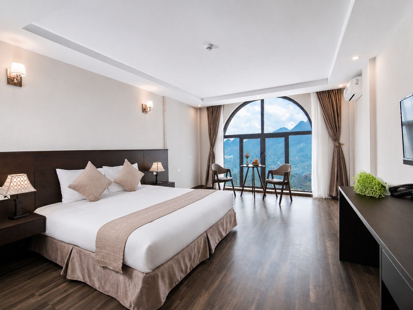 Deluxe Double Room | 1 bedroom, minibar, desk, laptop workspace