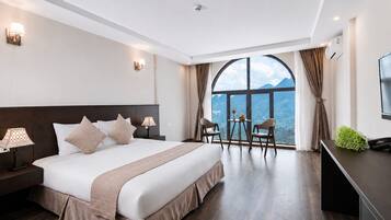 Deluxe Double Room | 1 bedroom, minibar, desk, laptop workspace