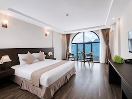 Deluxe Double Room | 1 bedroom, minibar, desk, laptop workspace