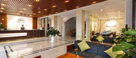 Blick auf den Garten, serviert Frühstück, Mittagessen und Abendessen