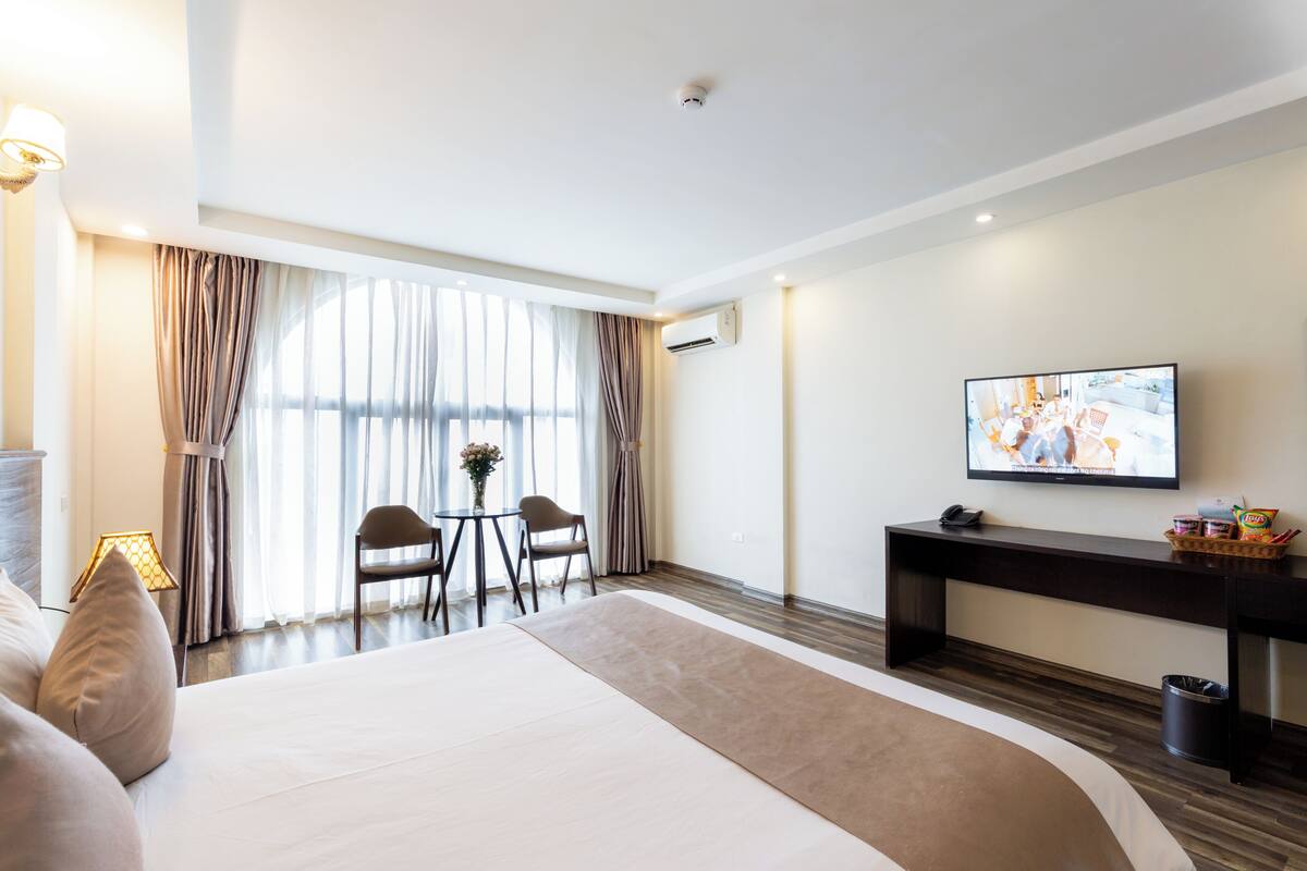 Deluxe Double Room | 1 bedroom, minibar, desk, laptop workspace