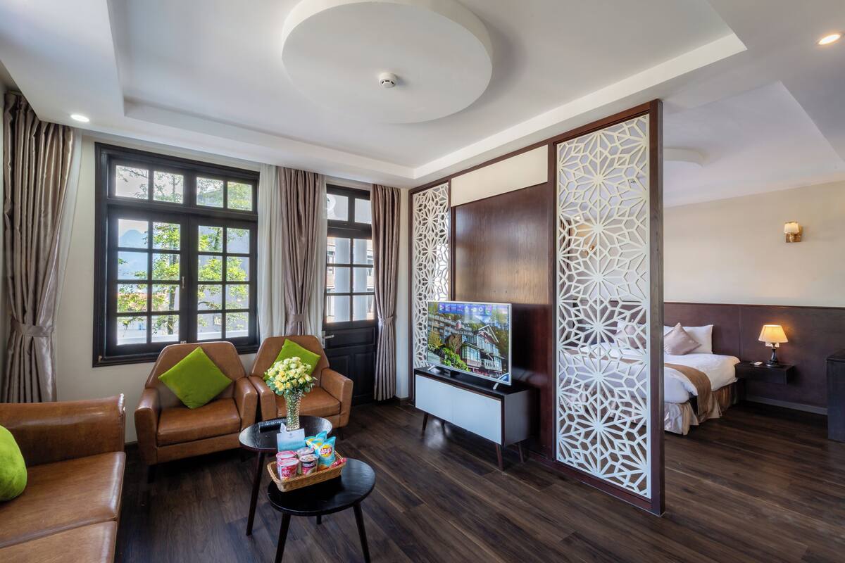 Suite | 1 bedroom, minibar, desk, laptop workspace