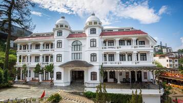 Kiến trúc tòa nhà