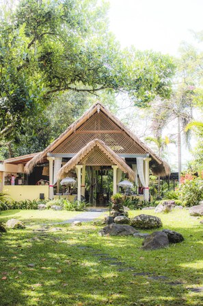 Breakfast, lunch, dinner served; local and international cuisine - Darmada Eco Resort (Sidemen)