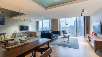LOFT Senior Suite | Living area | TV