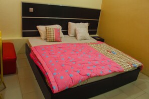 Habitación Deluxe con 1 cama matrimonial o 2 individuales | Escritorio