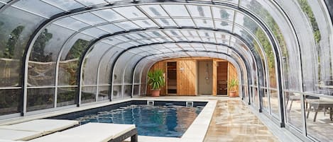 Indoor pool, seasonal outdoor pool, pool loungers