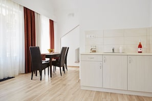 Gallery Studio | Living room | Flat-screen TV - Astoria Hotel (Balatonfured)