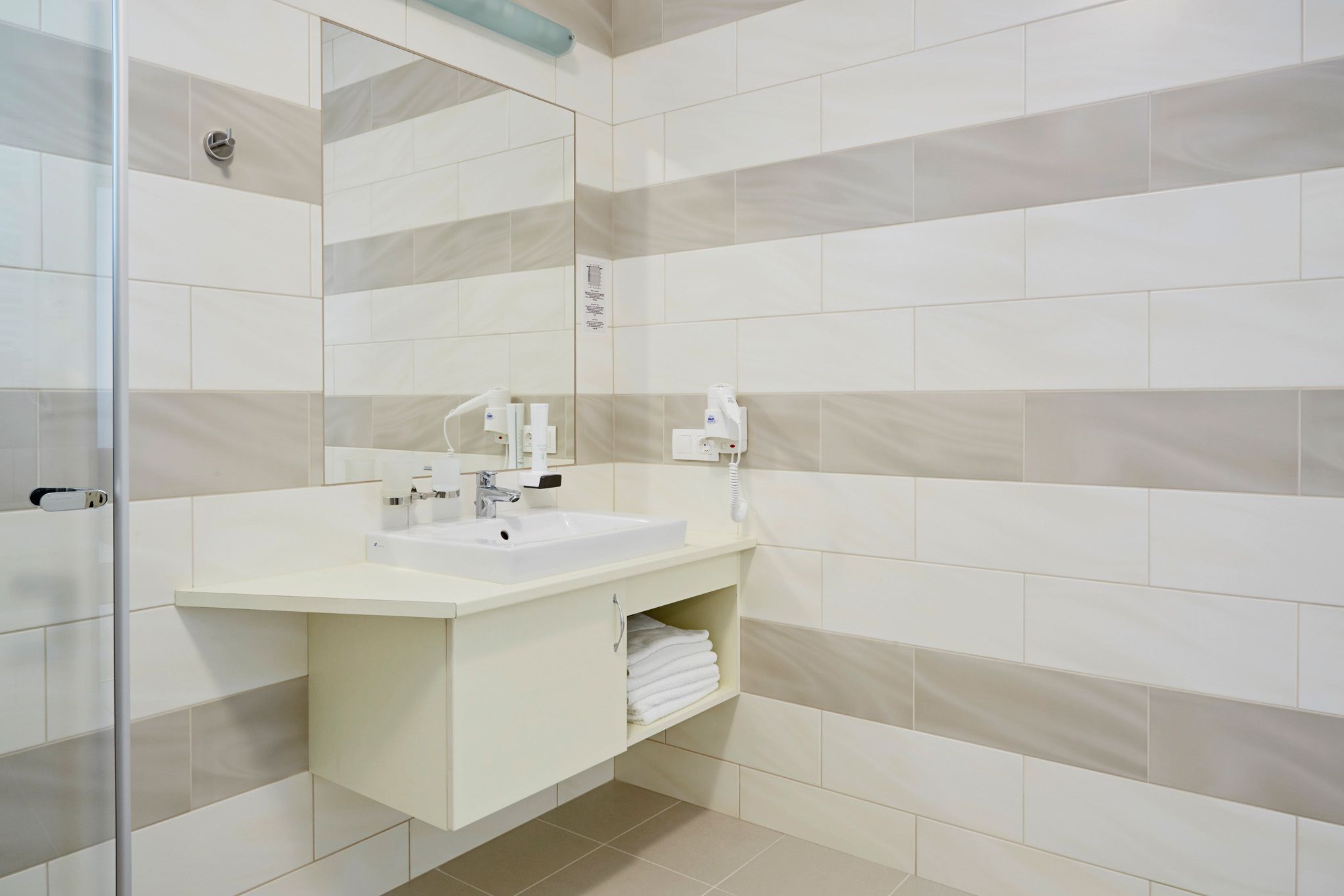 superior studio | bathroom | shower, free toiletries, hair dryer, towels