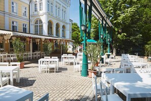 Terrace/patio - Astoria Hotel (Balatonfured)