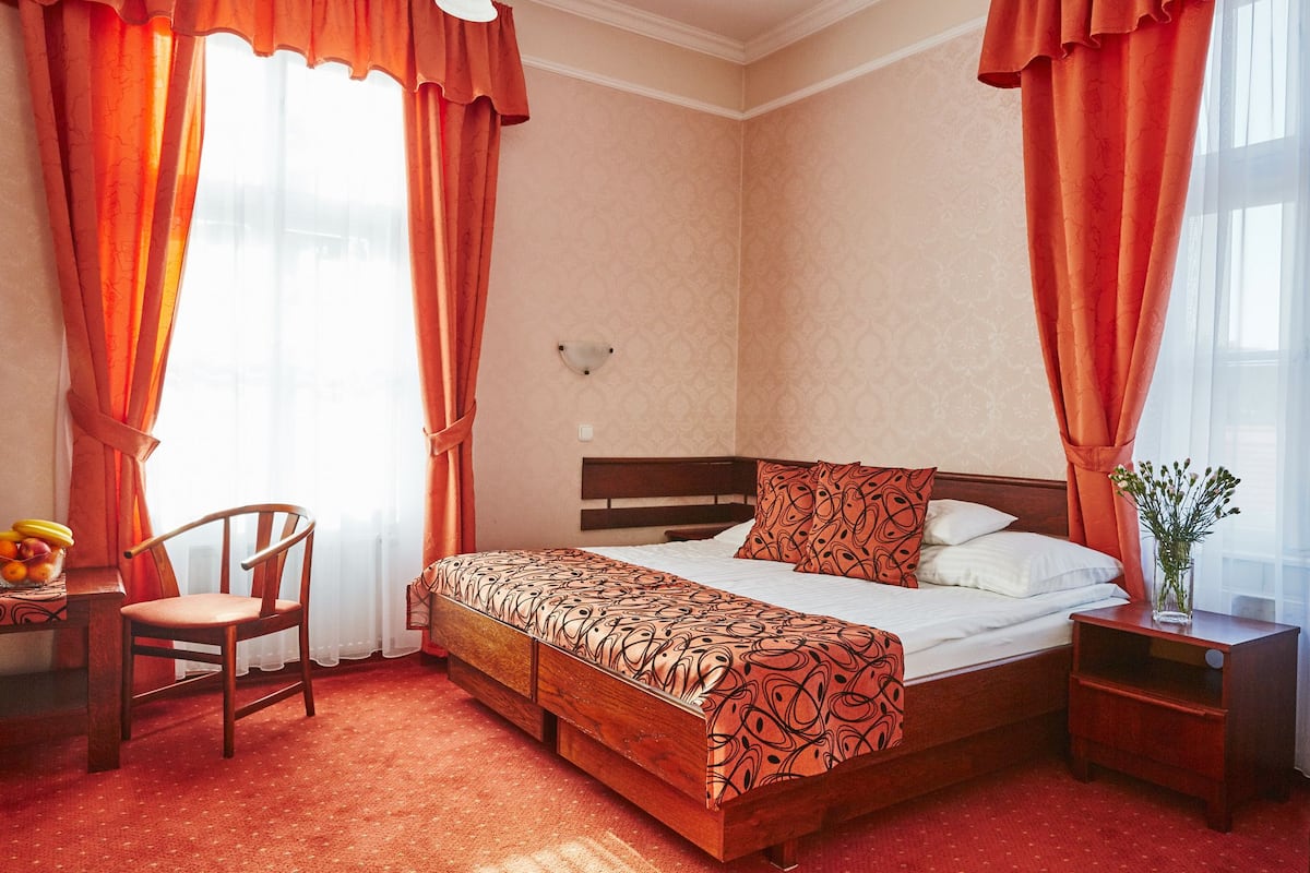 Triple Room | In-room safe, desk, blackout curtains, free WiFi