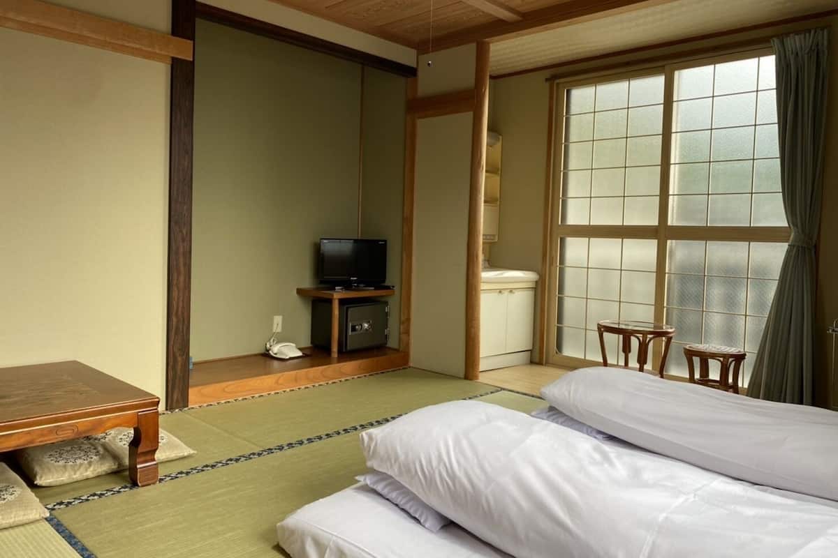 Japanese Style Room with Shared Bathroom | Free WiFi, bed sheets