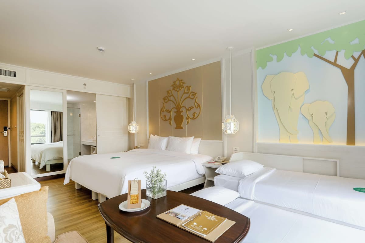 Deluxe Double Room, River View | 1 bedroom, in-room safe, blackout drapes, iron/ironing board
