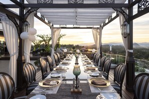 3 restaurants, breakfast, lunch served; local and international cuisine