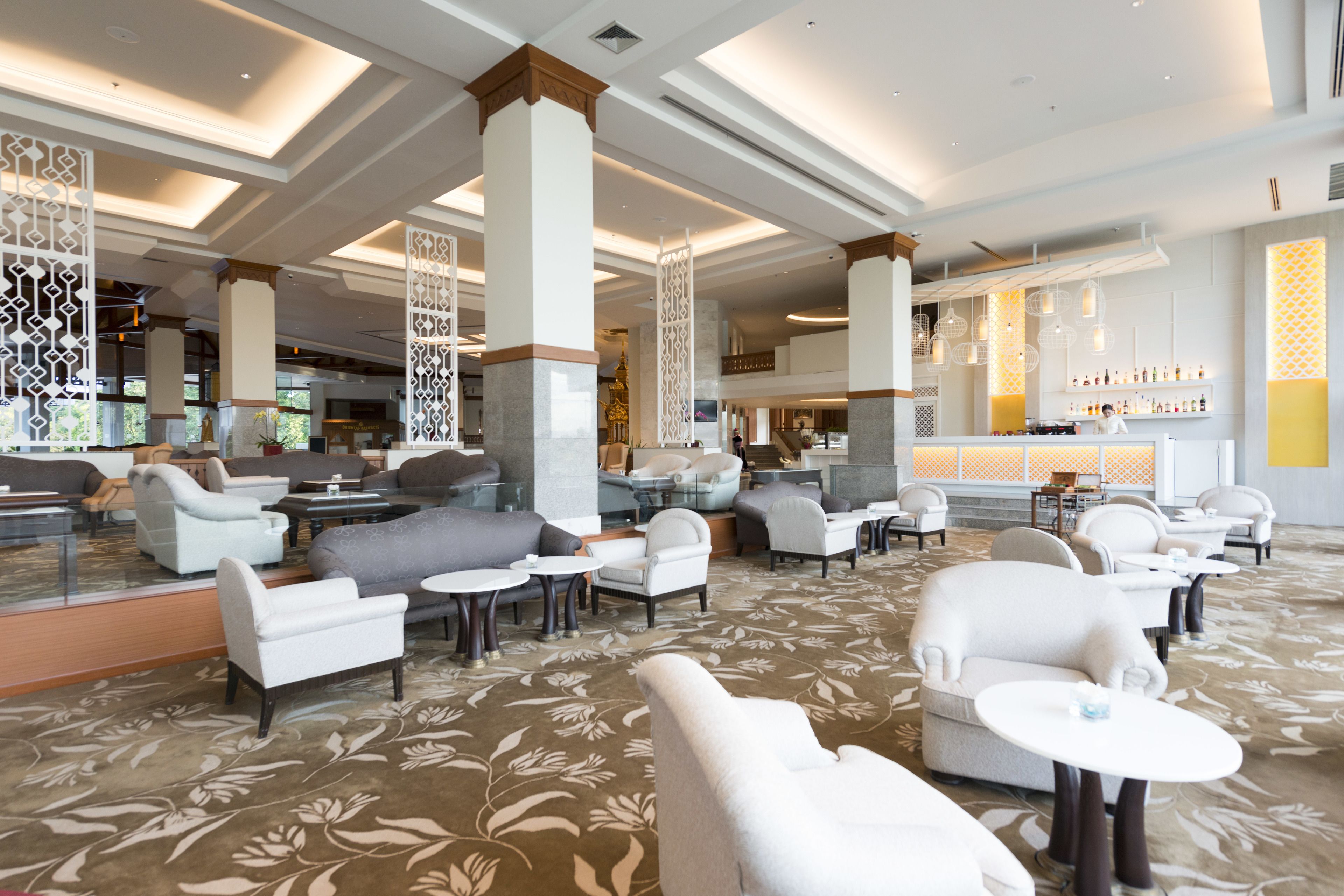 Lobby-lounge