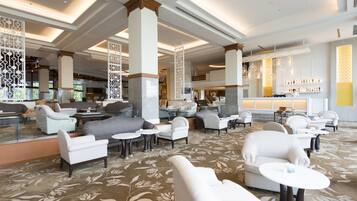 Lobby-lounge